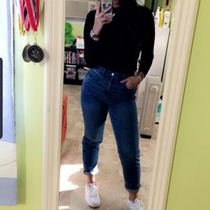 AMERICAN EAGLE MOM JEANS